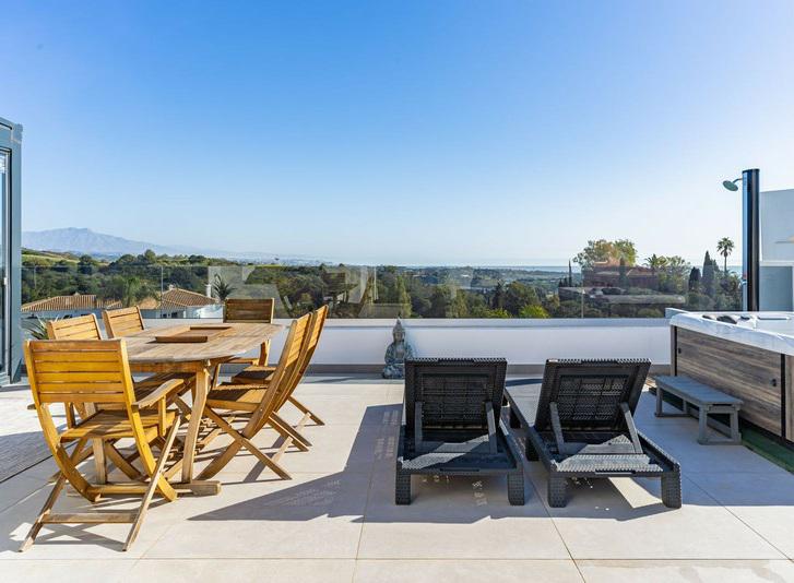 Penthouse Duplex 2 Bedrooms 3 Bathrooms in Estepona