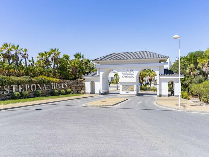 Penthouse Duplex 2 Bedrooms 3 Bathrooms in Estepona
