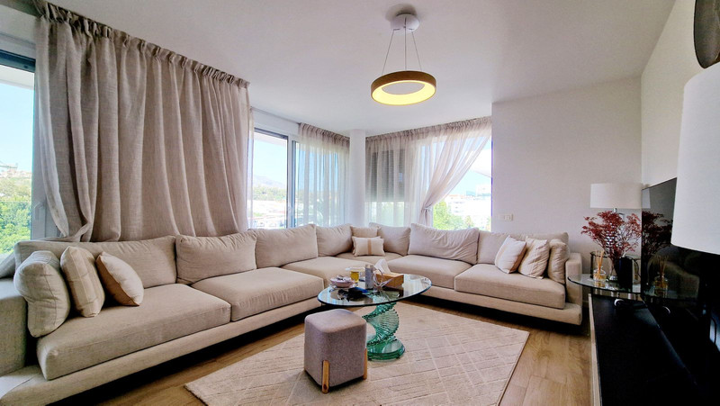 Stylish Middle Floor Apartment for Sale in Nueva Andalucía