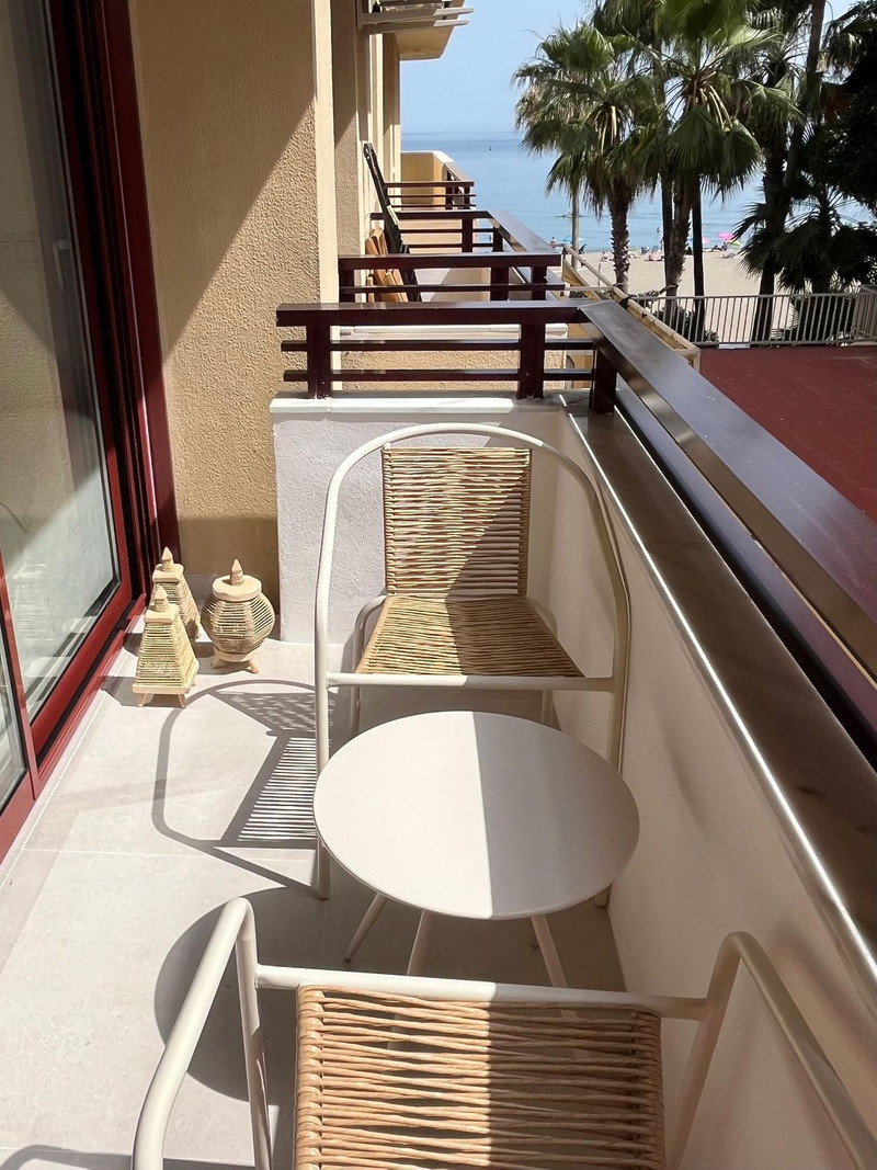Elegant Middle Floor Apartment for Long-Term Rental in Estepona
