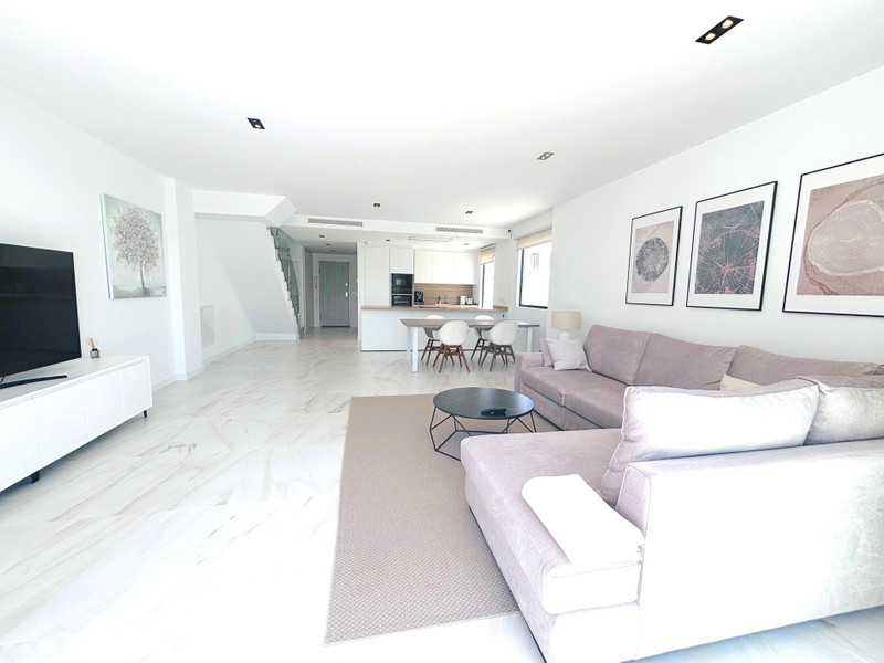 Semi-Detached House for Long-Term Rent in Estepona