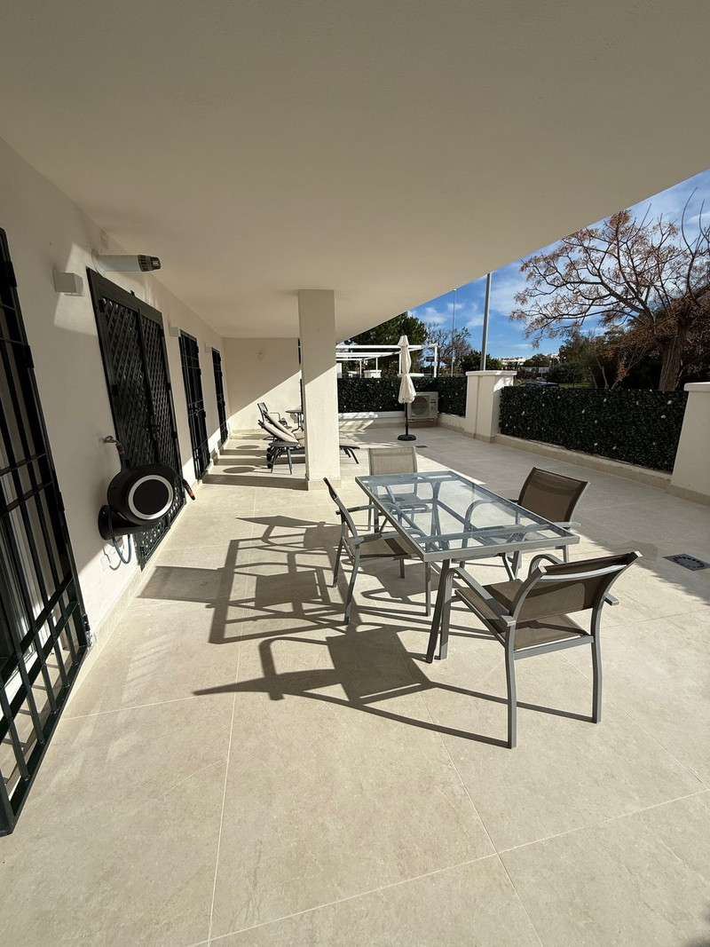 Prime Location Middle Floor Apartment for Long-Term Rent – New Golden Mile