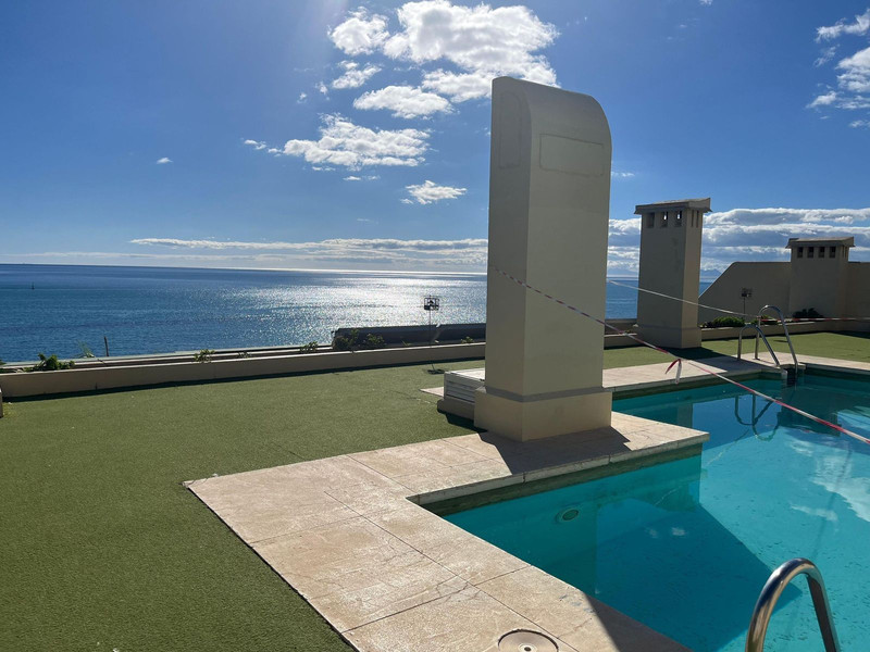 Elegant Middle Floor Apartment for Long-Term Rental in Estepona
