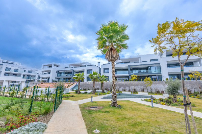 Comfort & Location: Middle Floor Apartment for Long-Term Rental on the New Golden Mile