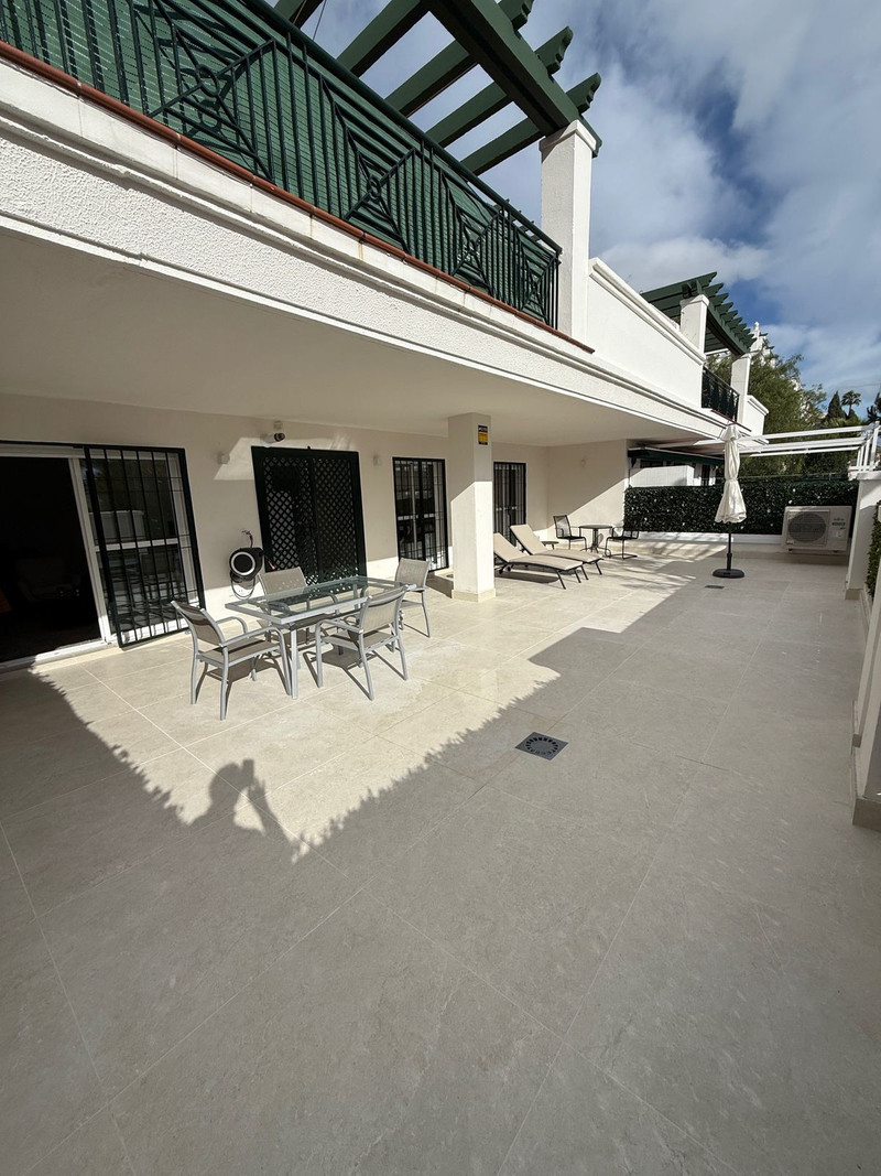 Prime Location Middle Floor Apartment for Long-Term Rent – New Golden Mile