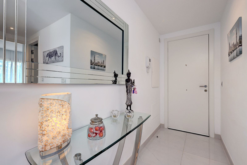 Bright Middle Floor Apartment for Long-Term Rental in Estepona
