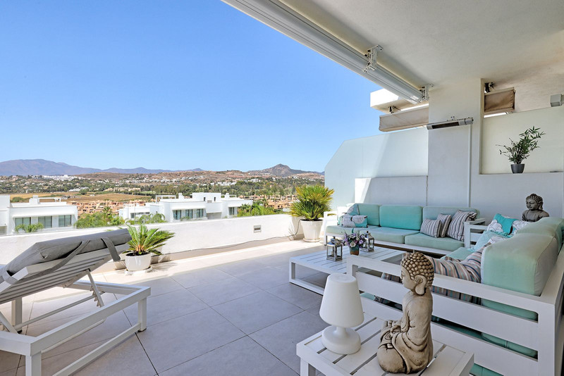 Bright Middle Floor Apartment for Long-Term Rental in Estepona