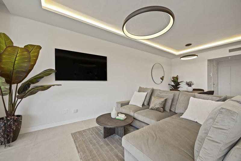 Comfort & Lifestyle: Middle Floor Apartment for Long-Term Rent in La Quinta