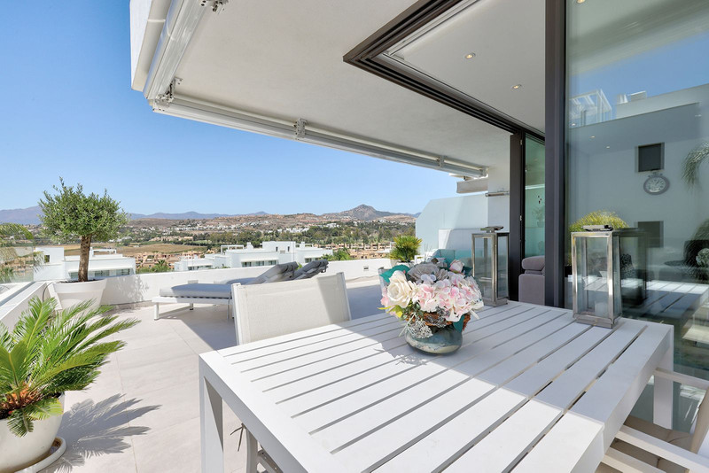 Bright Middle Floor Apartment for Long-Term Rental in Estepona
