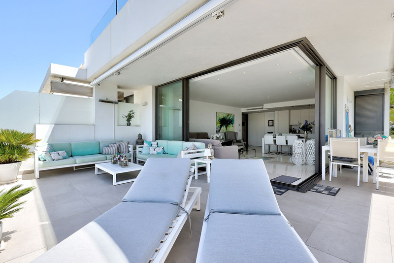 Bright Middle Floor Apartment for Long-Term Rental in Estepona
