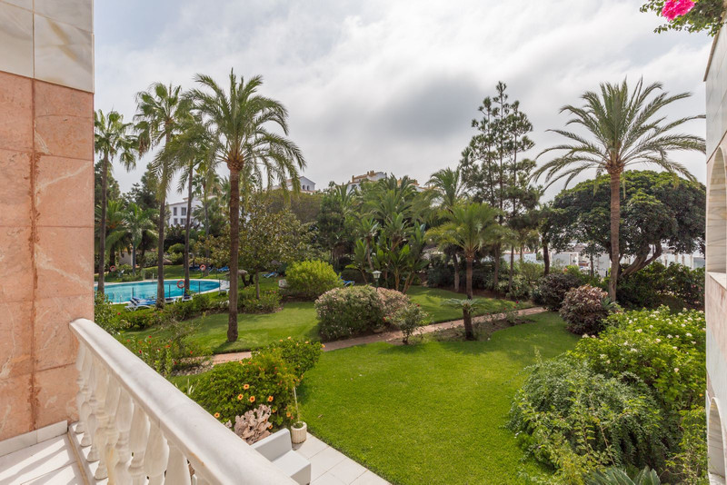 Charming Ground Floor Apartment for Long-Term Rental in Puerto Banús