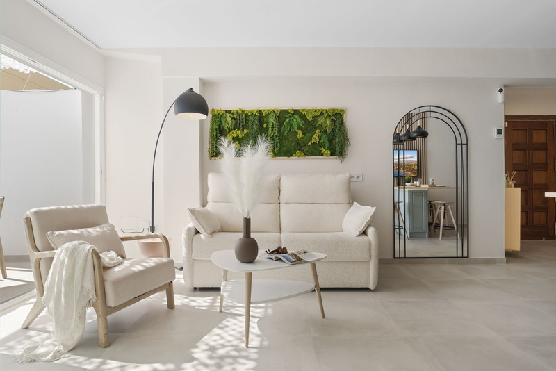 Live Marbella: Middle Floor Apartment for Long-Term Rental