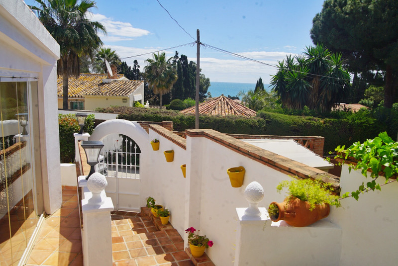 Comfort & Lifestyle: Semi-Detached House for Long-Term Rent in Mijas Costa