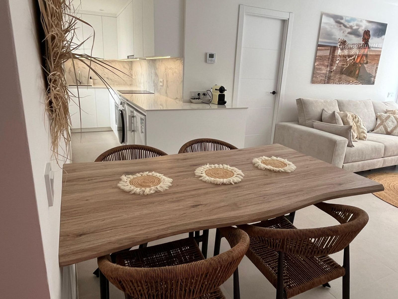 Elegant Middle Floor Apartment for Long-Term Rental in Estepona