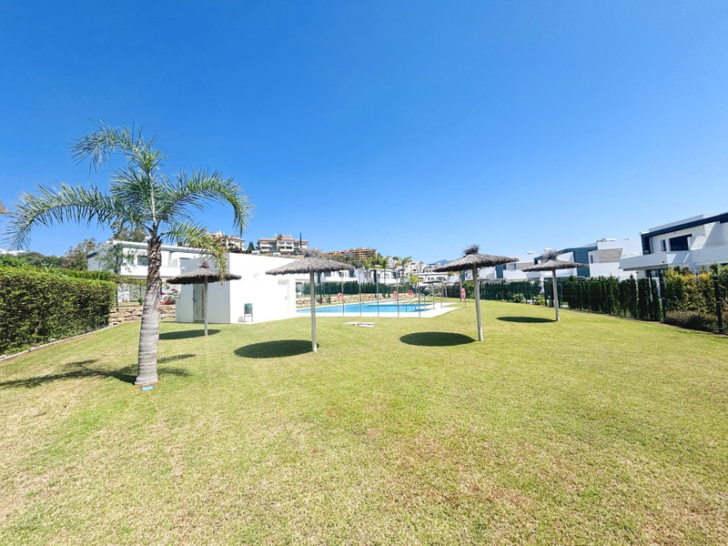 Semi-Detached House for Long-Term Rent in Estepona