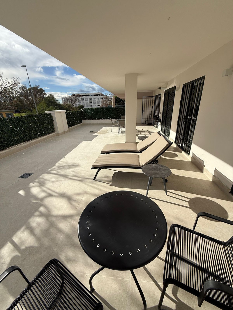 Prime Location Middle Floor Apartment for Long-Term Rent – New Golden Mile