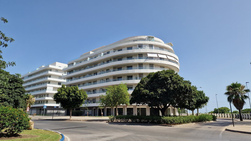 Stylish Middle Floor Apartment for Sale in Nueva Andalucía