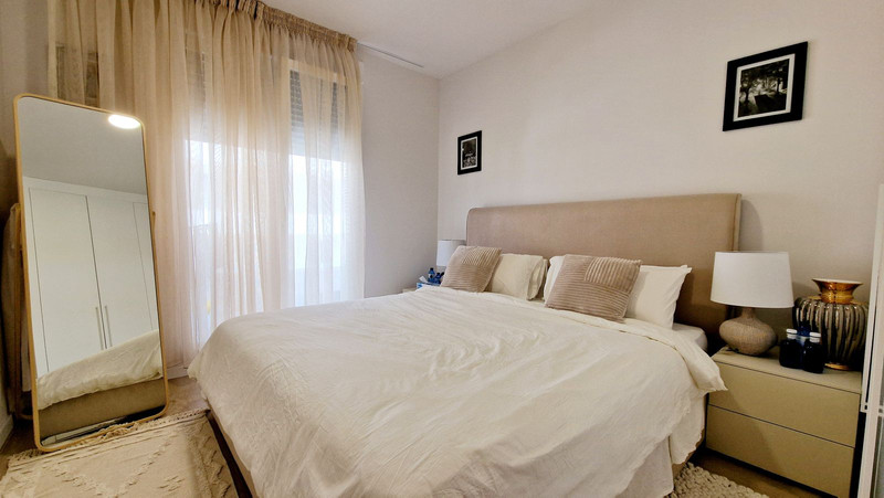Stylish Middle Floor Apartment for Sale in Nueva Andalucía