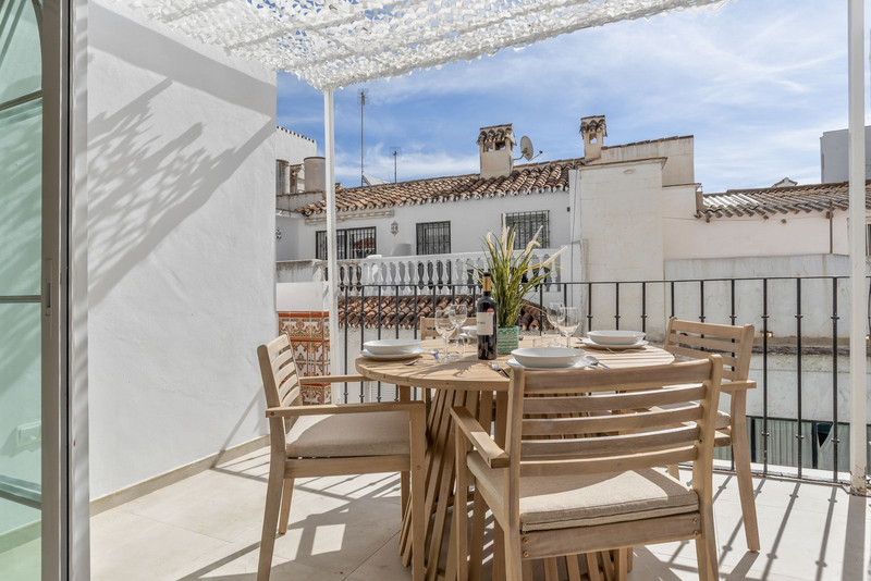 Live Marbella: Middle Floor Apartment for Long-Term Rental