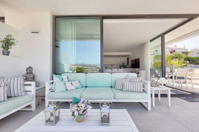 Bright Middle Floor Apartment for Long-Term Rental in Estepona
