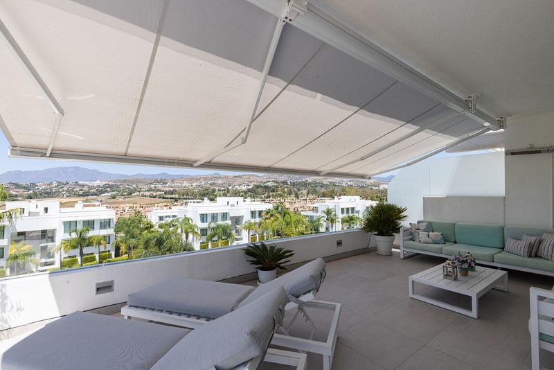 Bright Middle Floor Apartment for Long-Term Rental in Estepona