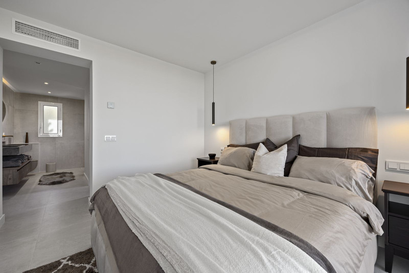Comfort & Lifestyle: Middle Floor Apartment for Long-Term Rent in La Quinta