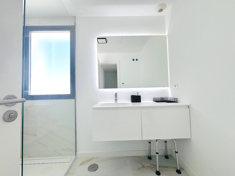 Semi-Detached House for Long-Term Rent in Estepona