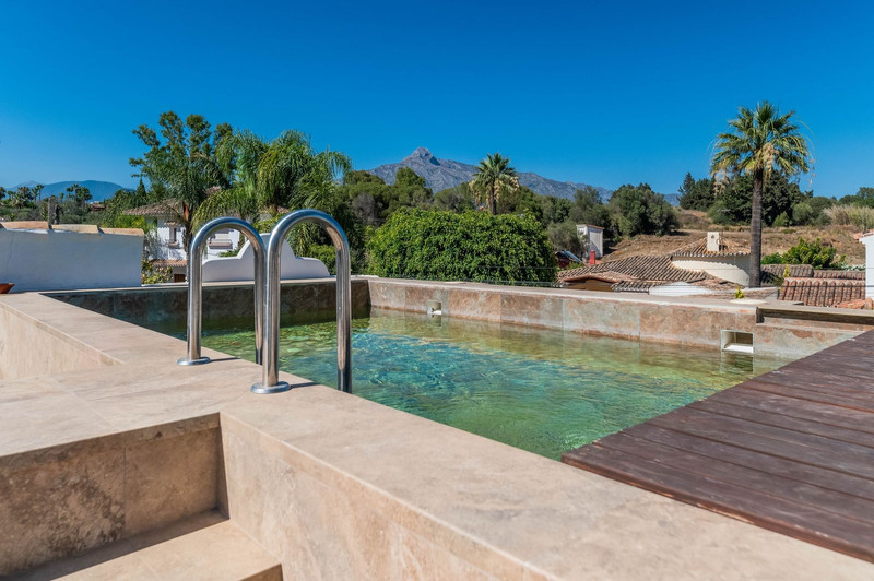 Elegant Townhouse for Long-Term Rent in Nueva Andalucía