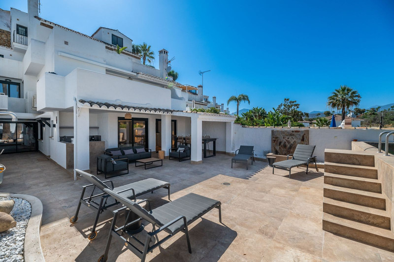Elegant Townhouse for Long-Term Rent in Nueva Andalucía