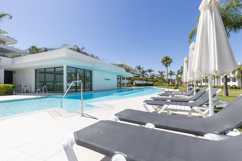 Bright Middle Floor Apartment for Long-Term Rental in Estepona