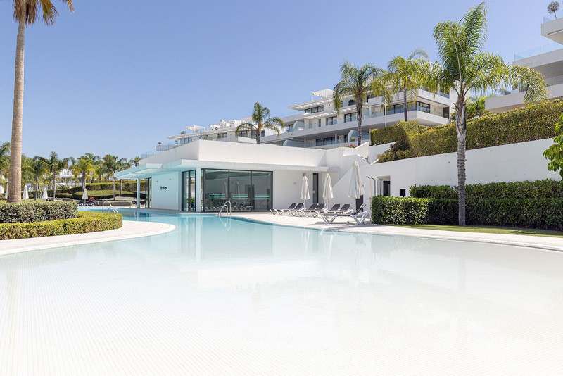 Bright Middle Floor Apartment for Long-Term Rental in Estepona