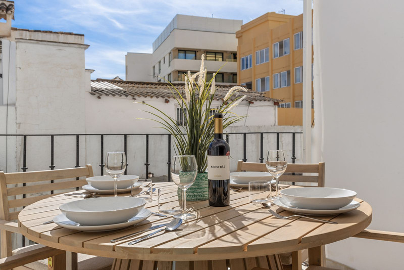 Live Marbella: Middle Floor Apartment for Long-Term Rental