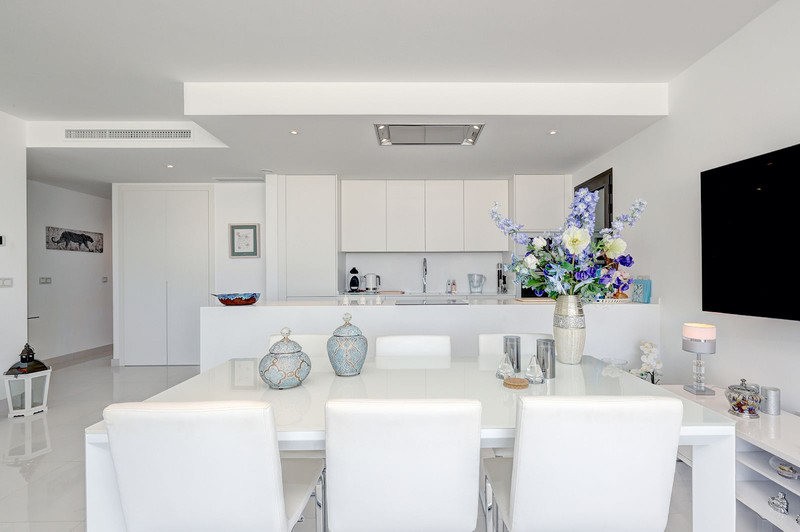 Bright Middle Floor Apartment for Long-Term Rental in Estepona
