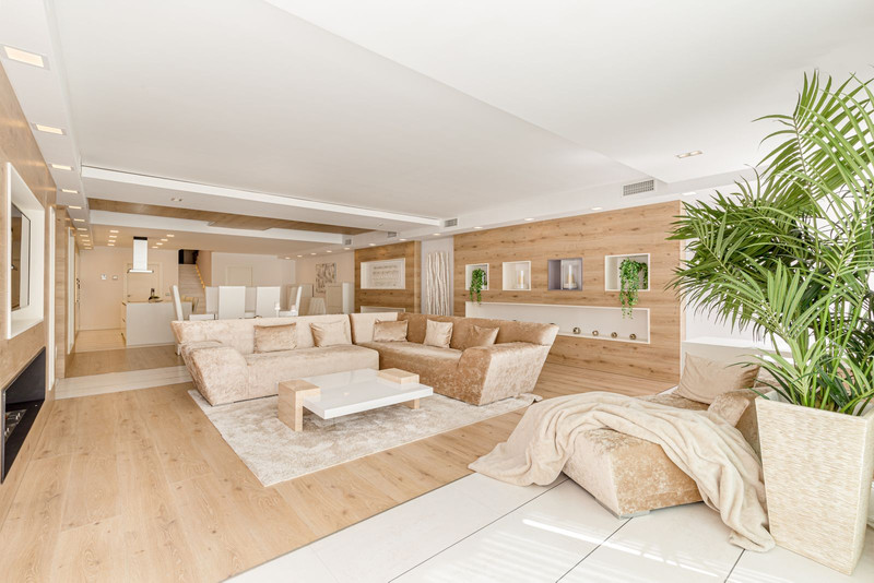 Charming Ground Floor Apartment for Long-Term Rental in Puerto Banús