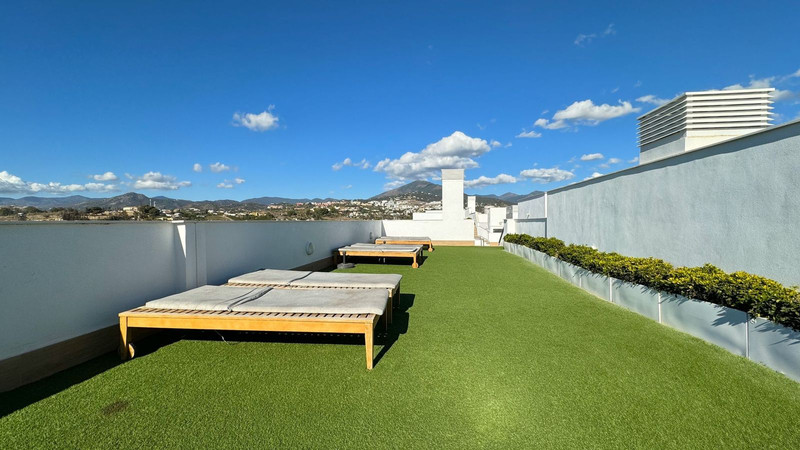 Stylish Middle Floor Apartment for Sale in Nueva Andalucía