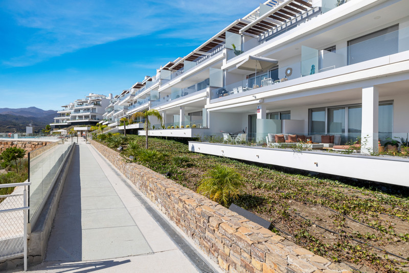 Comfort & Style: Ground Floor Apartment for Long-Term Rent in Cancelada