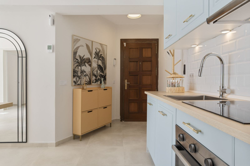Live Marbella: Middle Floor Apartment for Long-Term Rental