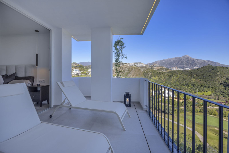 Comfort & Lifestyle: Middle Floor Apartment for Long-Term Rent in La Quinta