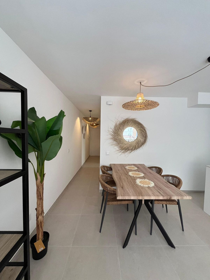 Elegant Middle Floor Apartment for Long-Term Rental in Estepona
