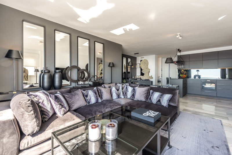 Comfort & Lifestyle: Middle Floor Apartment for Long-Term Rent in Puerto Banús