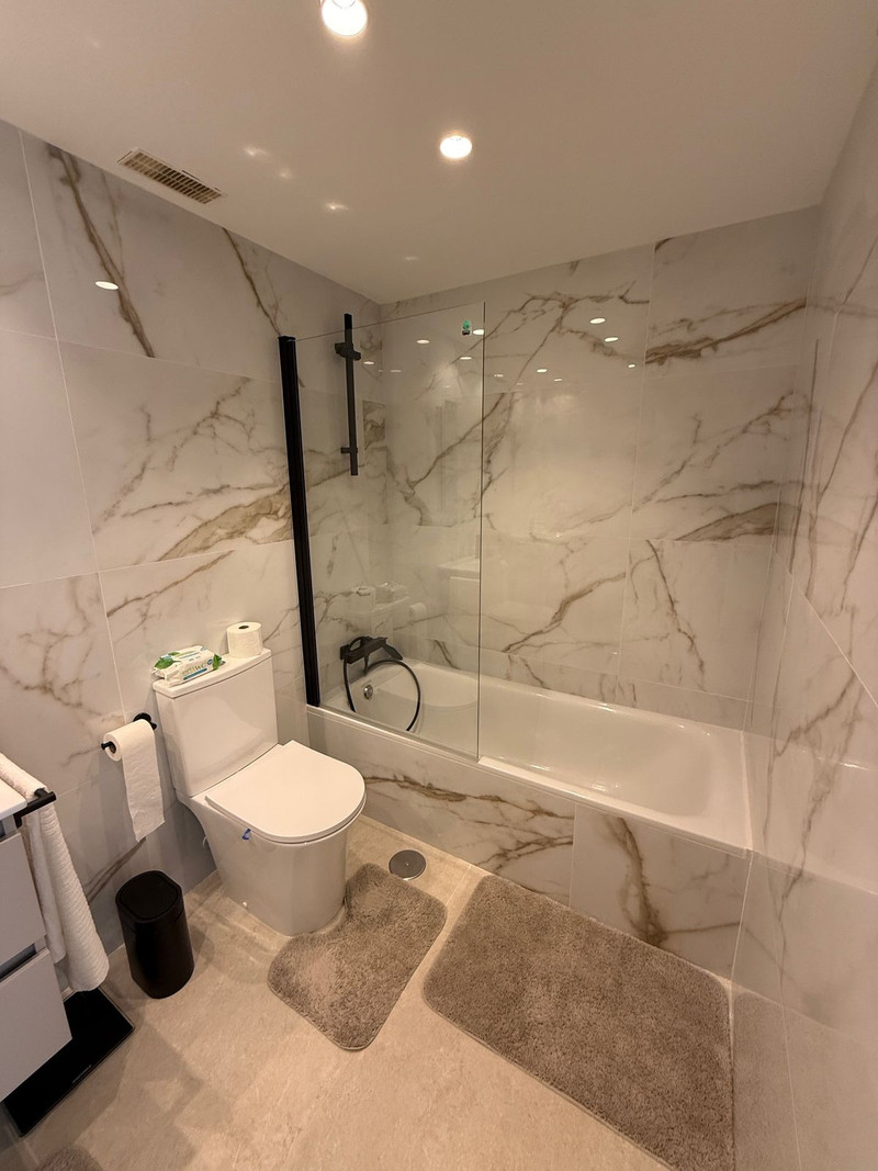 Prime Location Middle Floor Apartment for Long-Term Rent – New Golden Mile