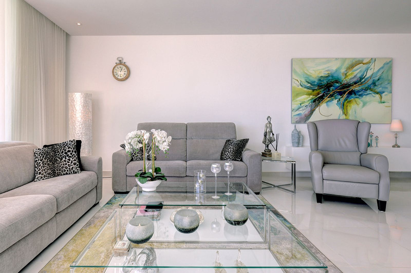 Bright Middle Floor Apartment for Long-Term Rental in Estepona