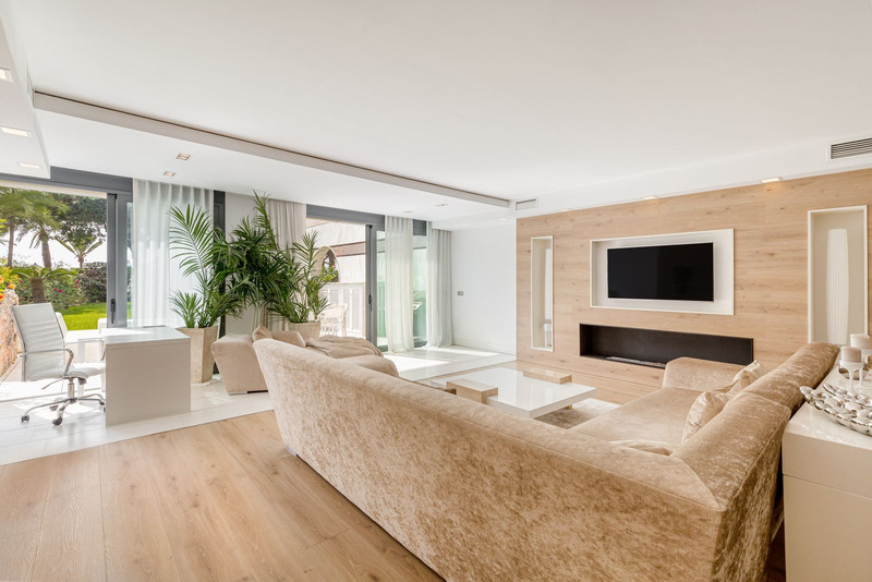 Charming Ground Floor Apartment for Long-Term Rental in Puerto Banús