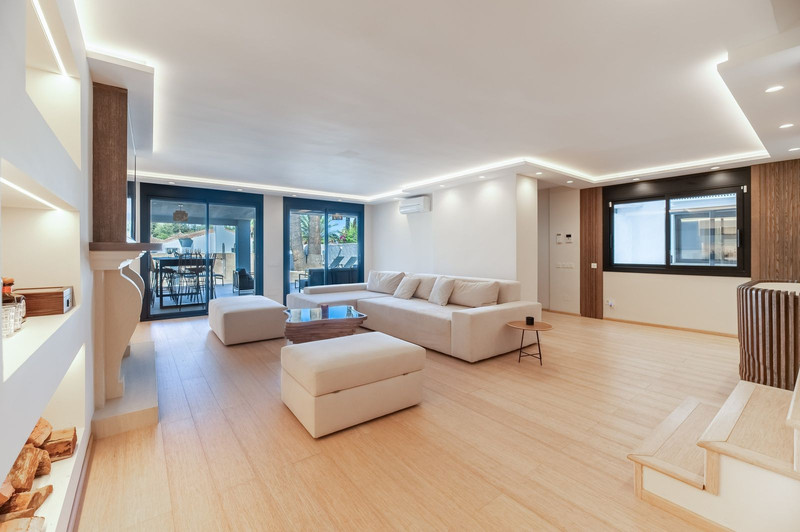 Elegant Townhouse for Long-Term Rent in Nueva Andalucía