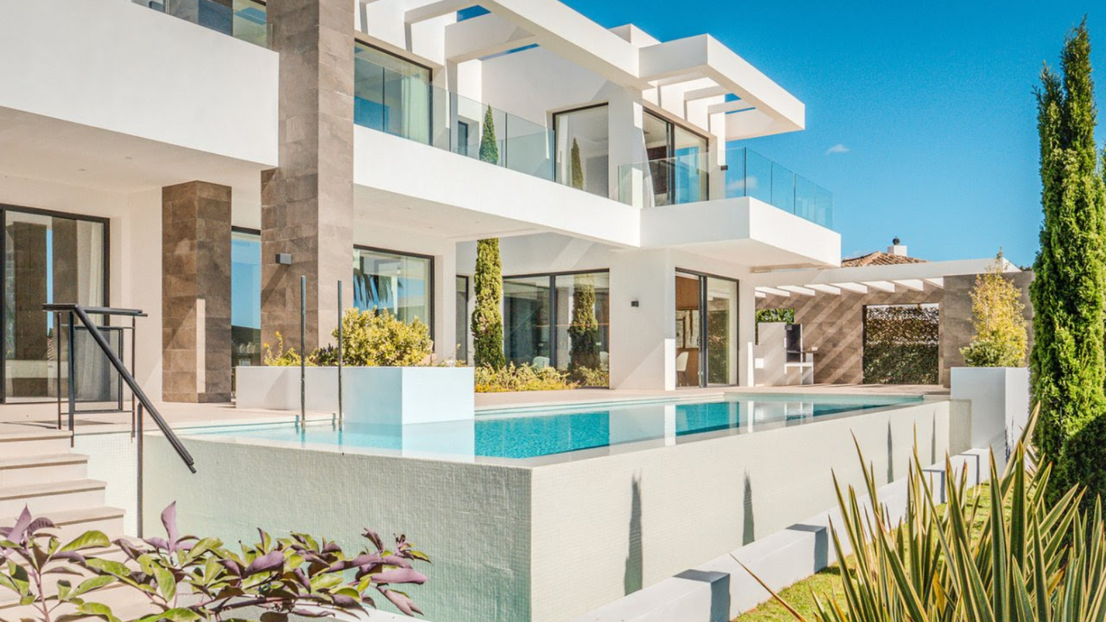 Premium Villa for Sale in Marbesa – Just Steps from the Beach