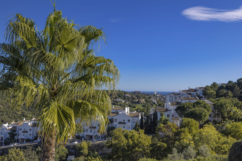 Comfort & Lifestyle: Middle Floor Apartment for Long-Term Rent in La Quinta