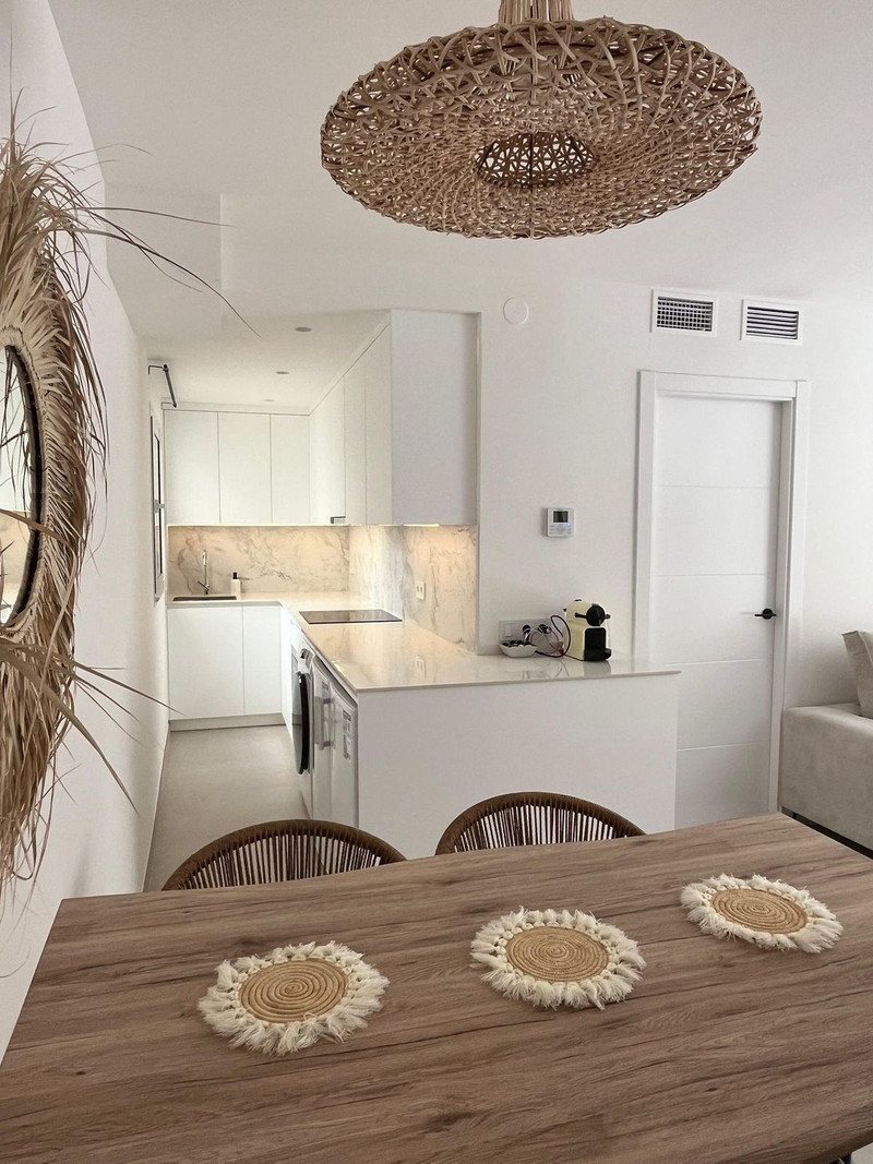 Elegant Middle Floor Apartment for Long-Term Rental in Estepona