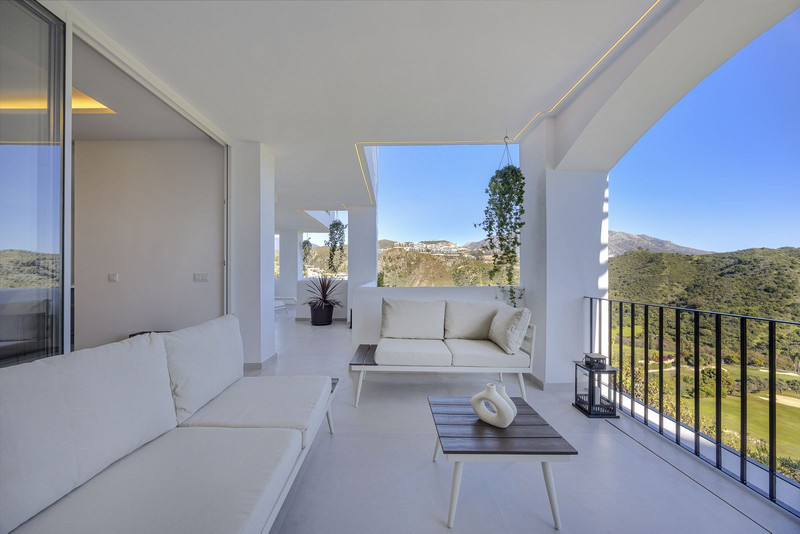 Comfort & Lifestyle: Middle Floor Apartment for Long-Term Rent in La Quinta