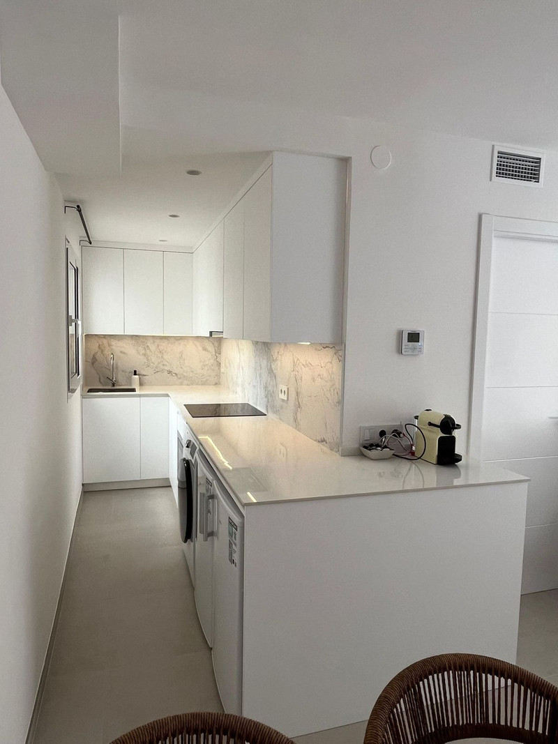 Elegant Middle Floor Apartment for Long-Term Rental in Estepona
