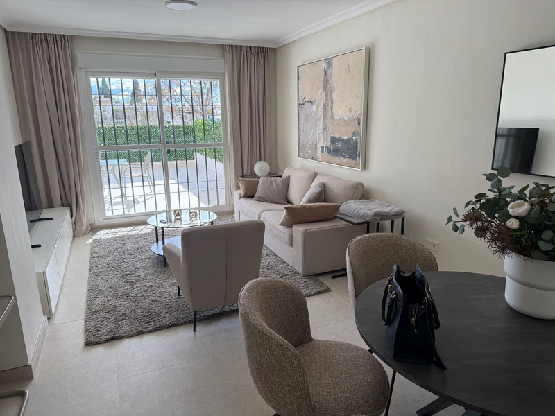 Prime Location Middle Floor Apartment for Long-Term Rent – New Golden Mile